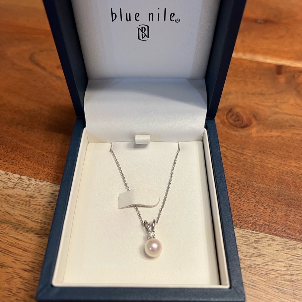 Premier Akoya Cultured Pearl and Diamond Pendant in 18k White Gold 🤍🤍